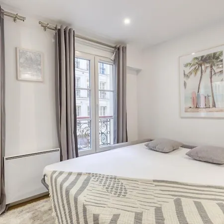 Le Balcon De L'opera I Cozy Paris